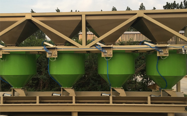 飼料稱(chēng)重配料系統(tǒng) 飼料稱(chēng)重配料系統(tǒng)